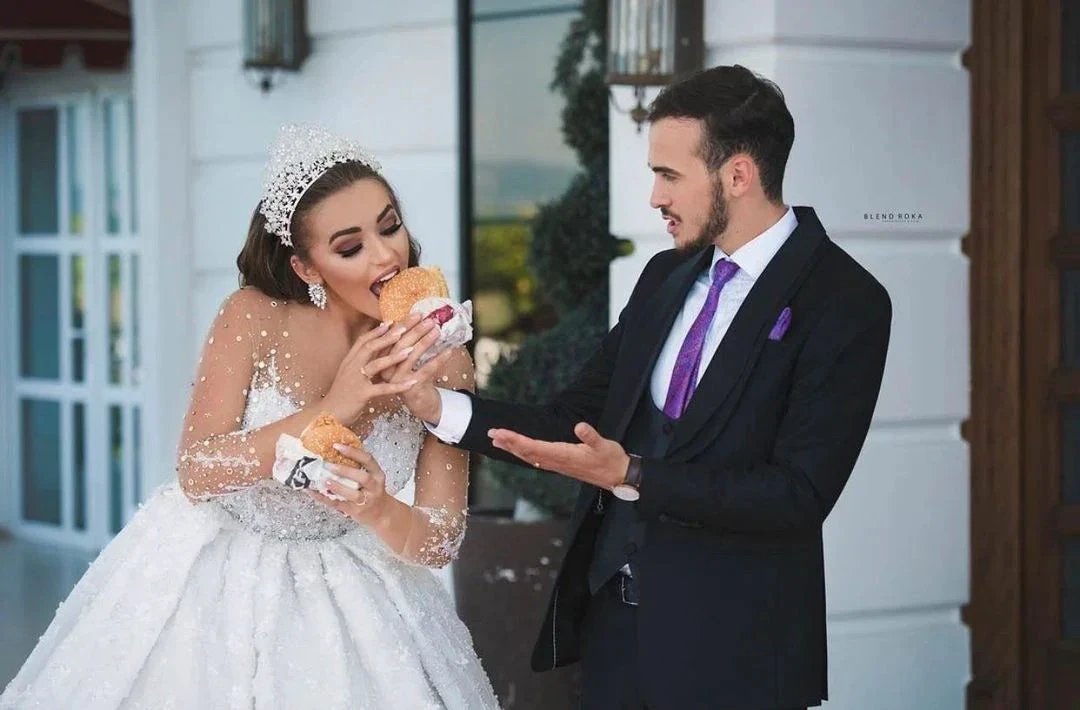Luxury Long Ball Gown Sweeteart Beads Glitter Wedding Dress with Sleeves (ZD15024)