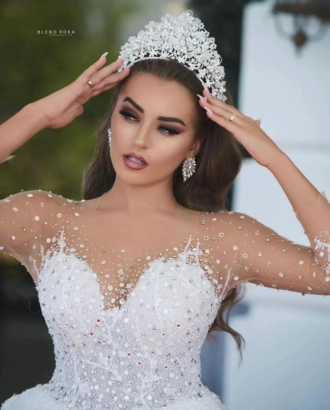 Luxury Long Ball Gown Sweeteart Beads Glitter Wedding Dress with Sleeves (ZD15024)