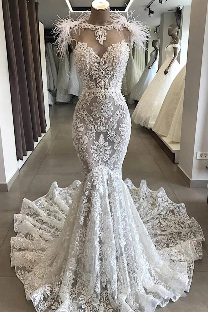 Luxury White Hollow Sweetheart Open Back Lace Long Wedding Dress with Fur Neckline (ZD13898)