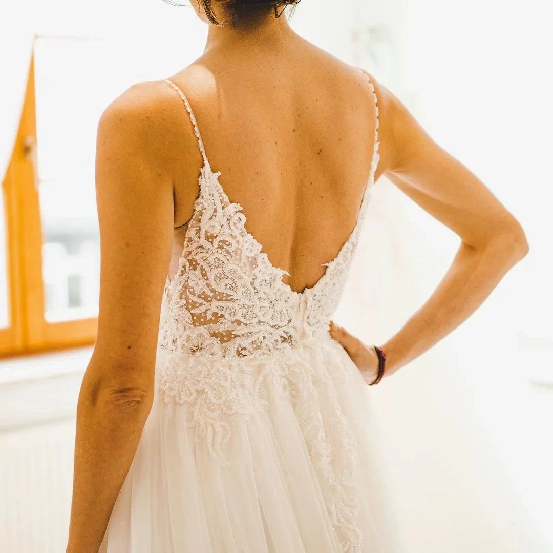 Modest Long A-line Spaghetti Straps Tulle Backless Wedding Dress (ZD15020)