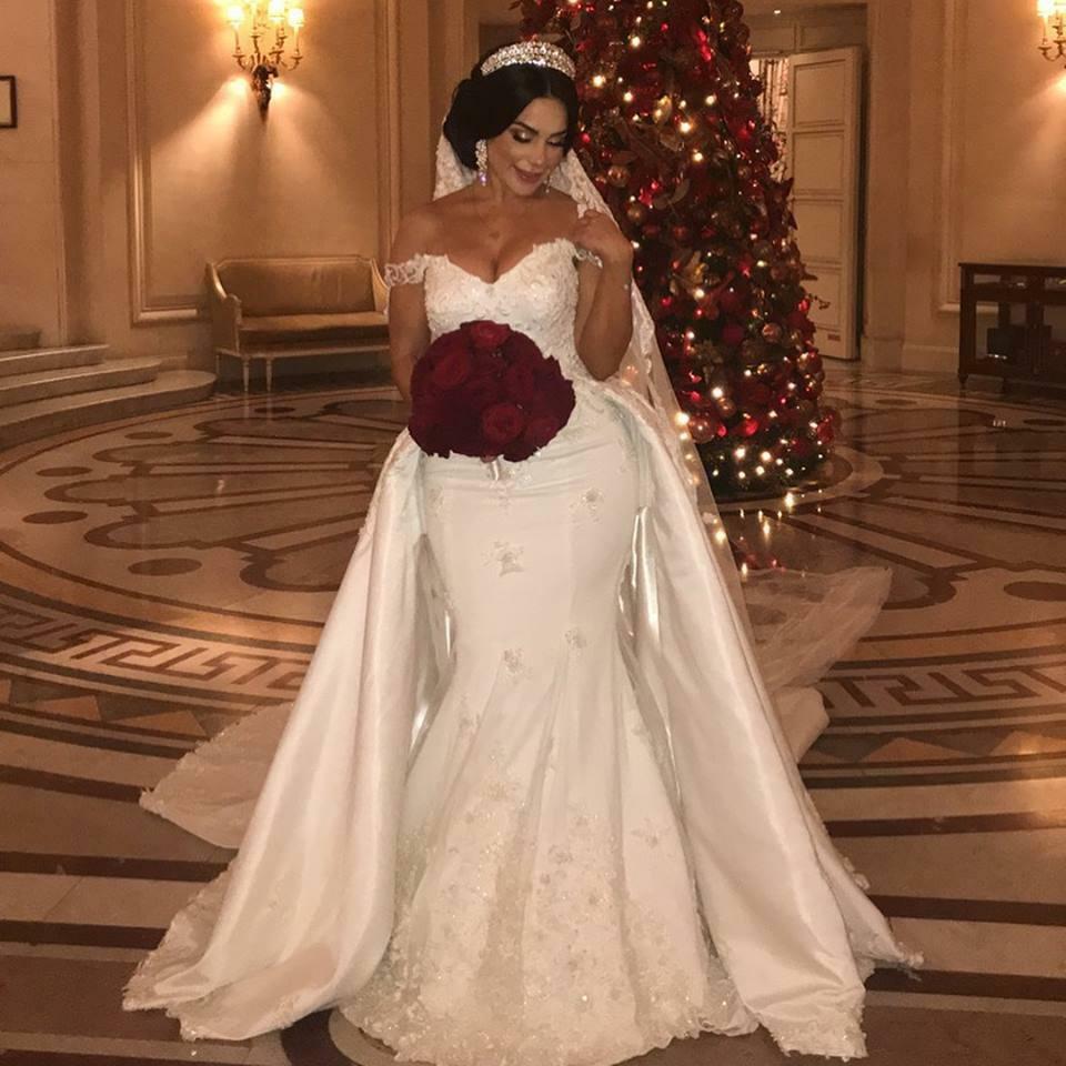 Off-the-Shoulder Mermaid Wedding Dress Overskirt Lace Bridal Gown (ZD17525)