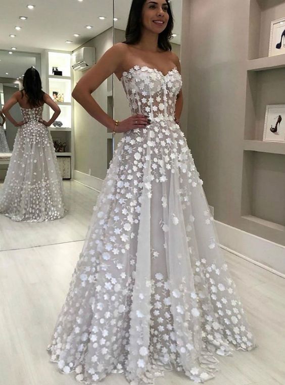 Sweetheart Strapless Long Prom Dresses White Tulle Appliques Evening Dresses Long Floor Length Womens Dresses - VelvetHem