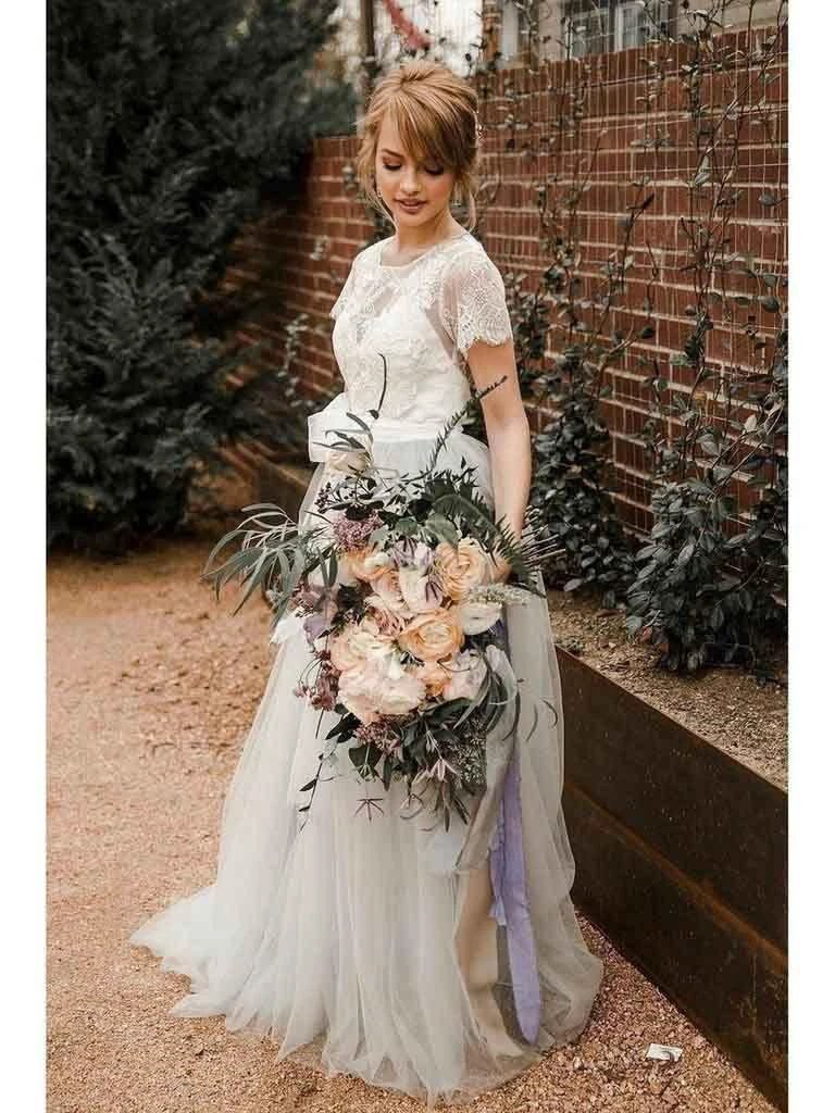 Short Sleeve Lace and Tulle Silver Wedding Dresses with Sash (ZD15349)