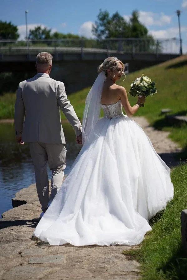 Simple Princess Long A-line Sleeveless Wedding Dresses With Lace (ZD14836)