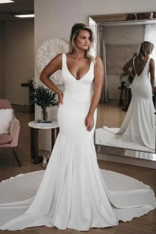 Simple V Neck Pretty Mermaid with Long Train Sexy Backless Beach Elegant Wedding Dresses (ZD16467)