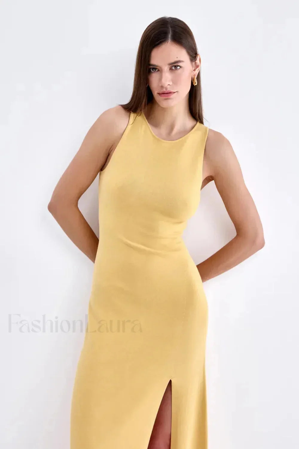 Sleeveless Split Bodycon Dress with Relaxed Fit and Modern Casual Wear