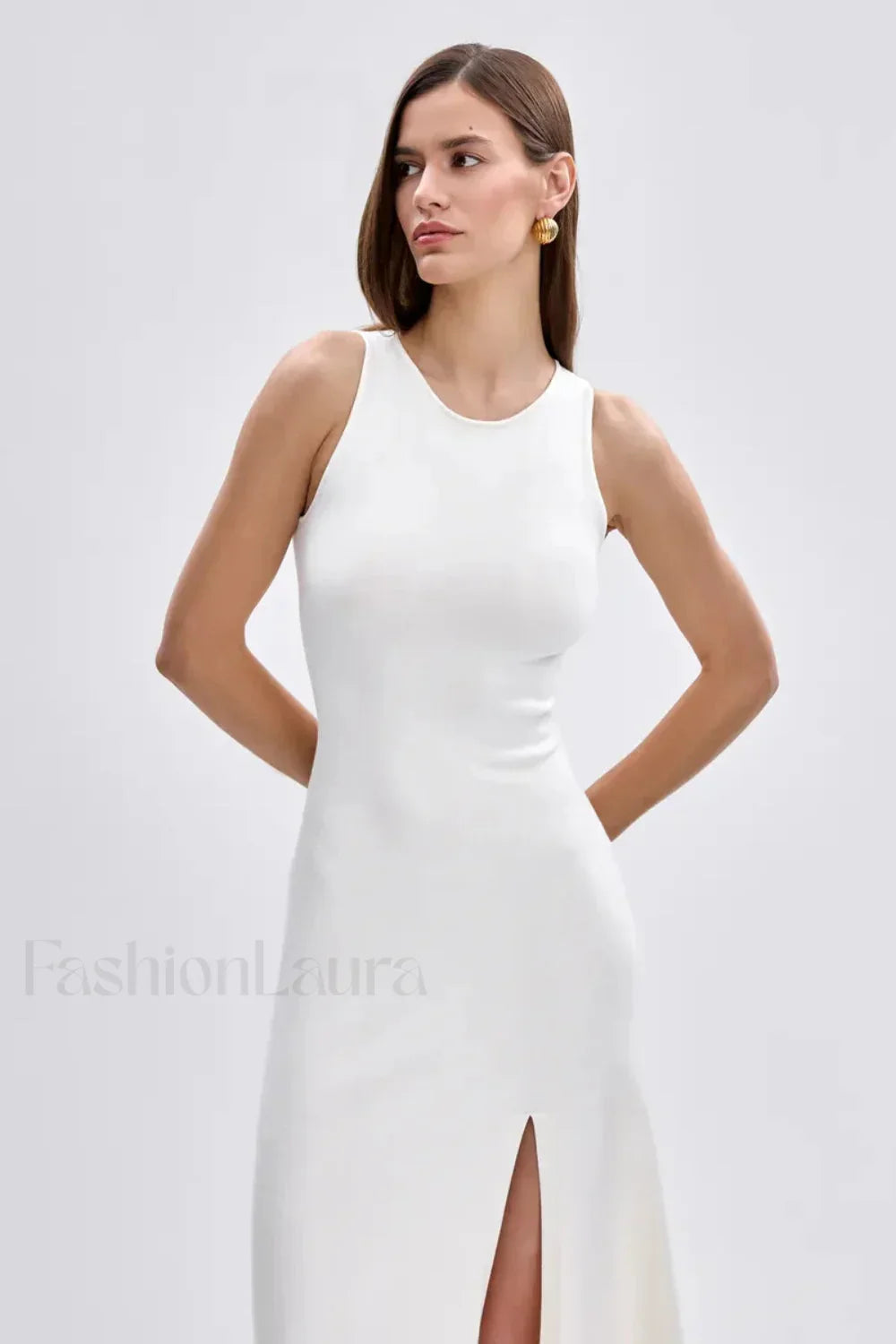 Sleeveless Split Bodycon Dress with Relaxed Fit and Modern Casual Wear