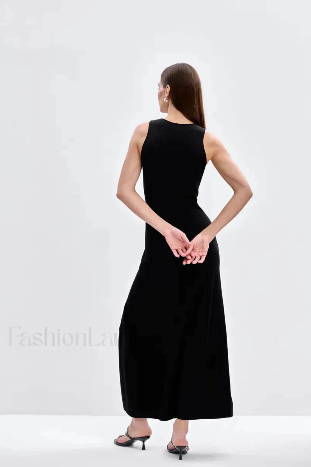 Sleeveless Split Bodycon Dress with Relaxed Fit and Modern Casual Wear