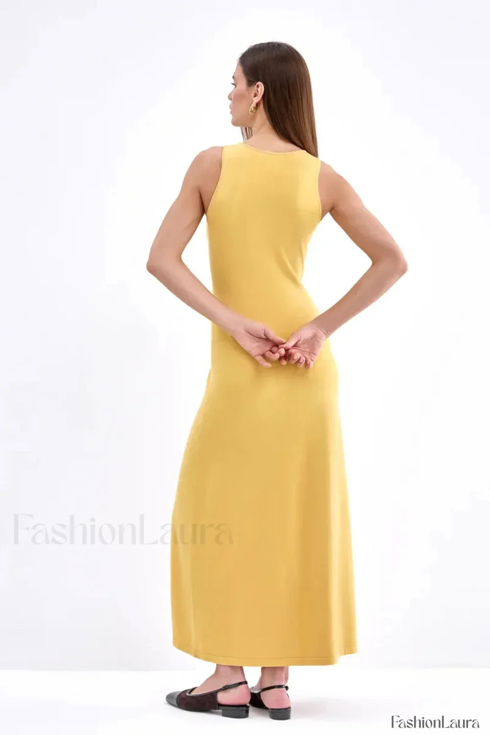Sleeveless Split Bodycon Dress with Relaxed Fit and Modern Casual Wear