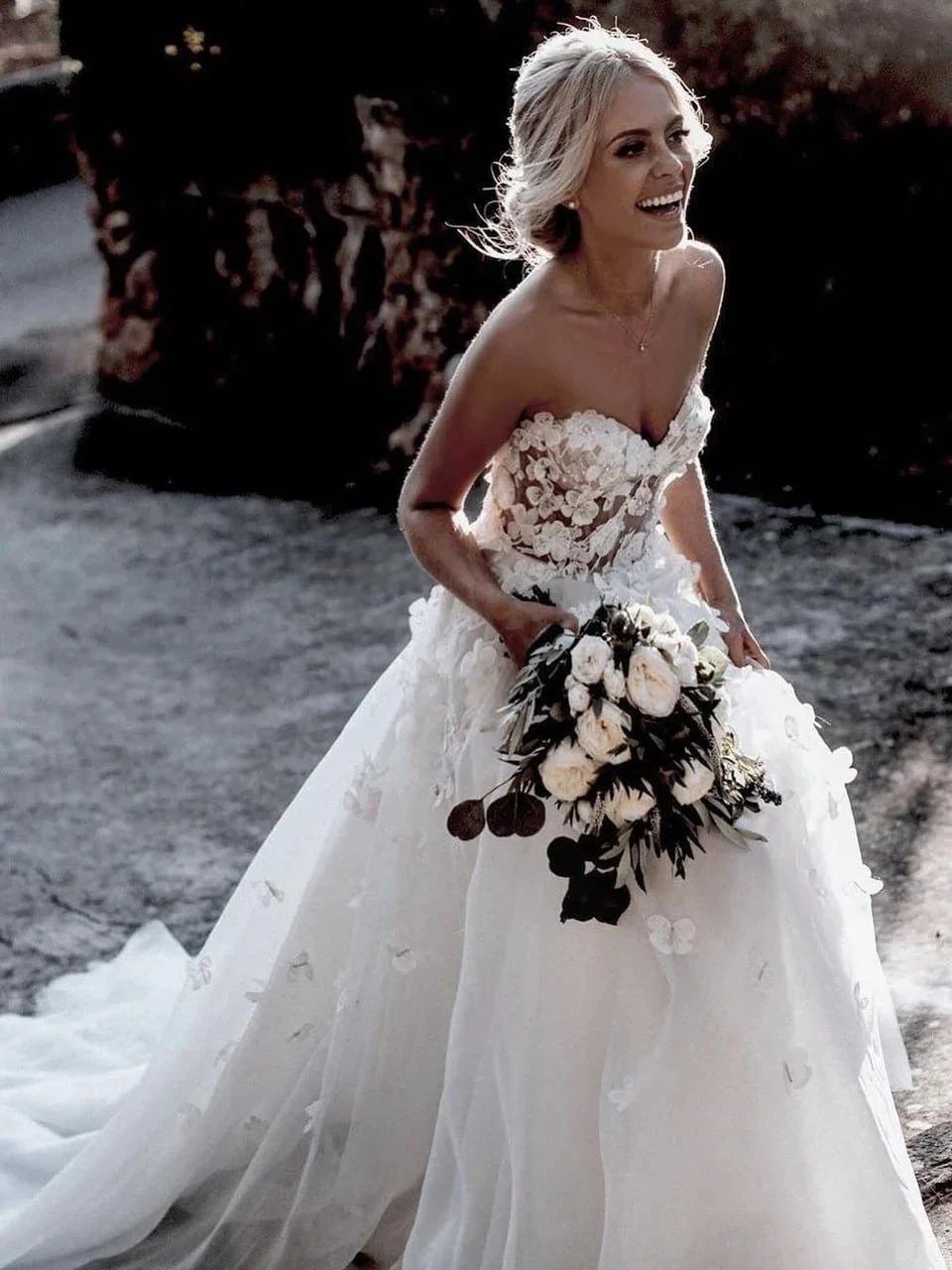 Sweetheart A-line Wedding Dresses Tulle Appliqued Gowns (ZD15302)