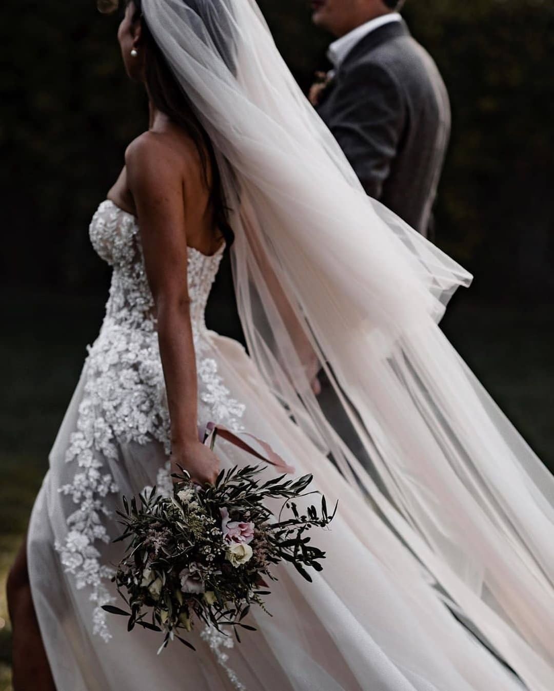Sweetheart Long Wedding Dress With Lace Appliques (ZD17518)