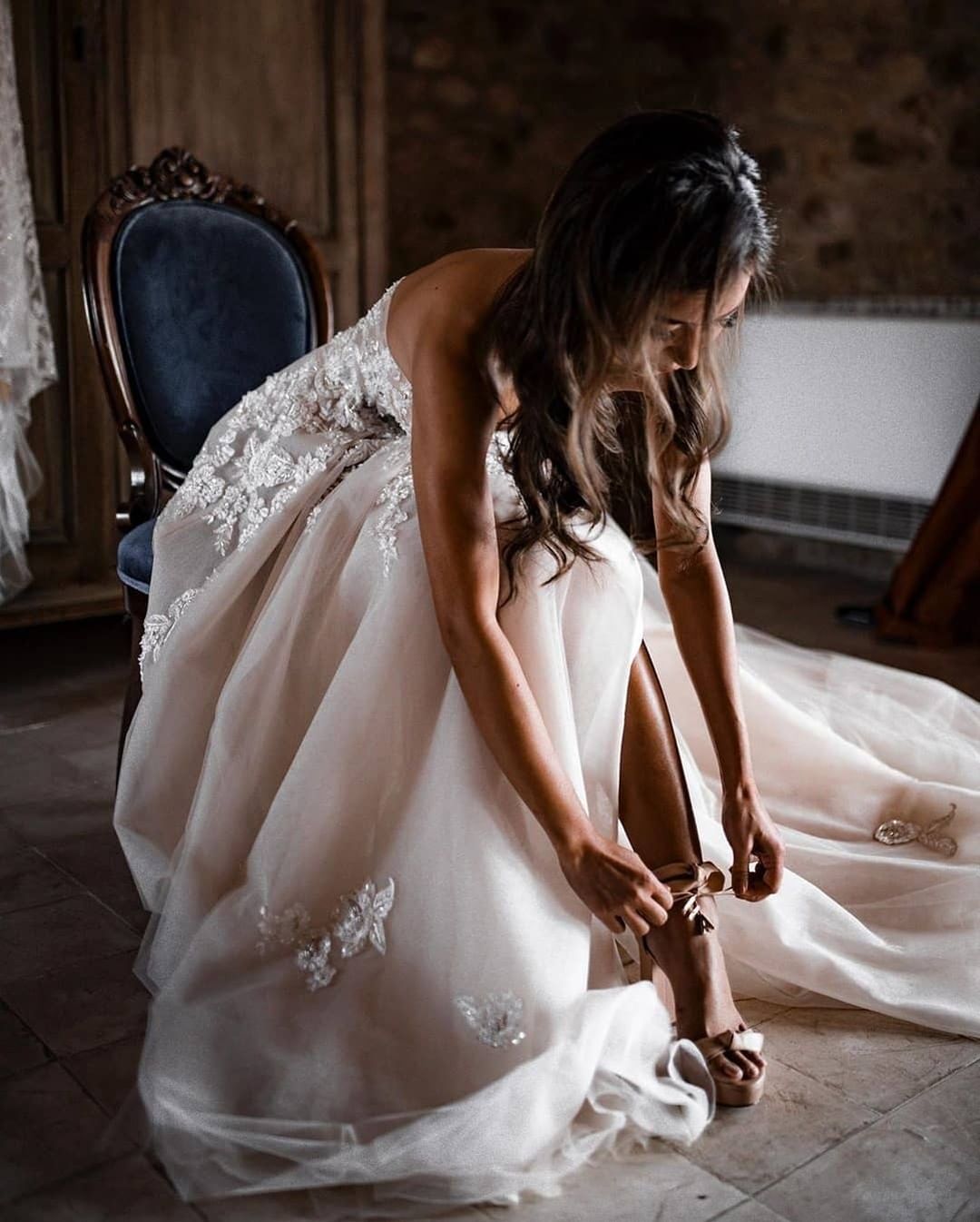 Sweetheart Long Wedding Dress With Lace Appliques (ZD17518)