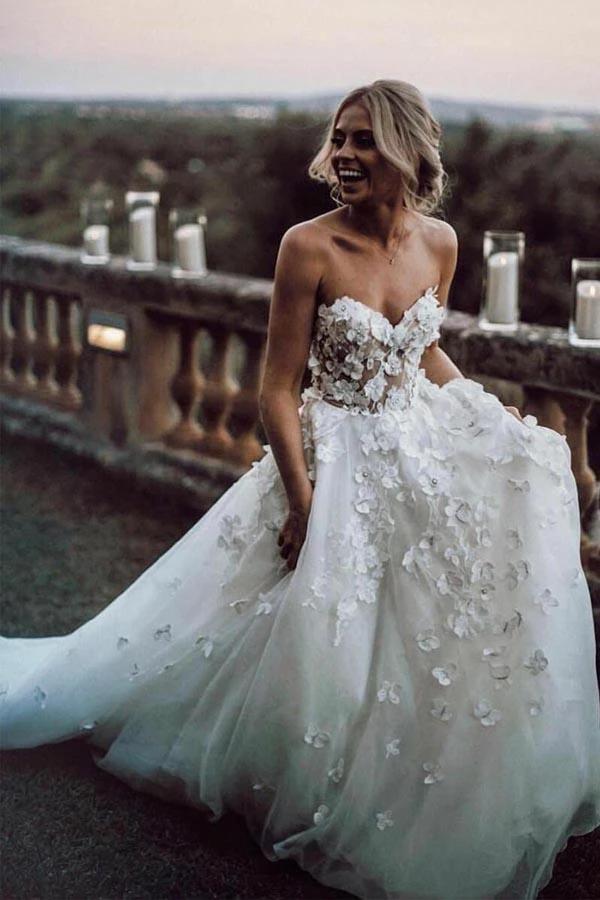 Sweetheart Neck Tulle Wedding Dresses Appliqued Wedding Gowns (ZD15384) - VelvetHem