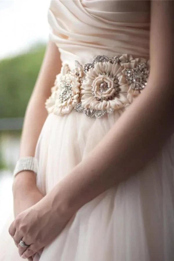 Sweetheart Strapless Flowers Beading Wedding Dress With Court Train (ZD16041)