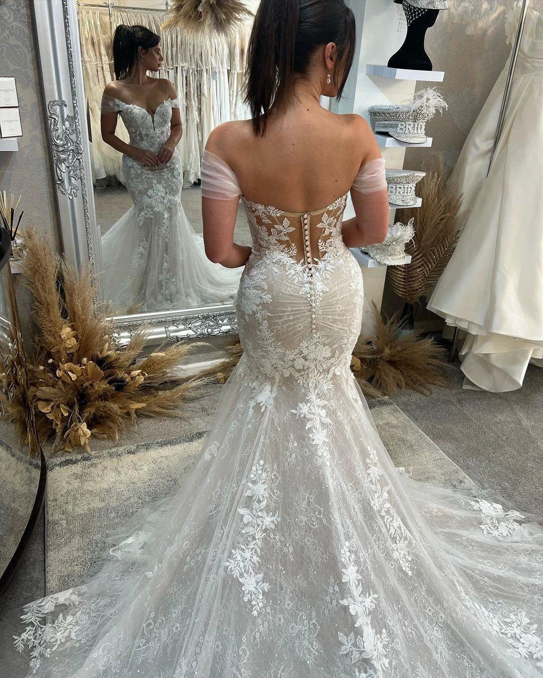 Trendy Floor Length Sweetheart Sleeveless Off-The-Shoulder Lace Wedding Dress with Chapel Train (ZD15764)