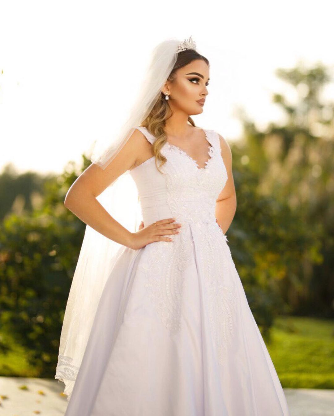 Trendy Floor-Length Sweetheart Spaghetti Strap Sleeveless A-Line Satin Wedding Gown with Beaded Details (ZD17496)