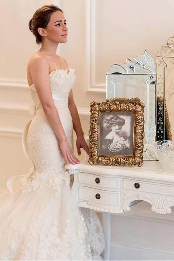Tulle Mermaid Wedding Dress With Lace Appliques (ZD15397) - VelvetHem