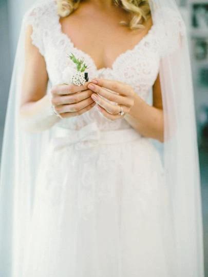 V-Neck Lace Tulle Cap Sleeve A-Line Wedding Dress (ZD16345)