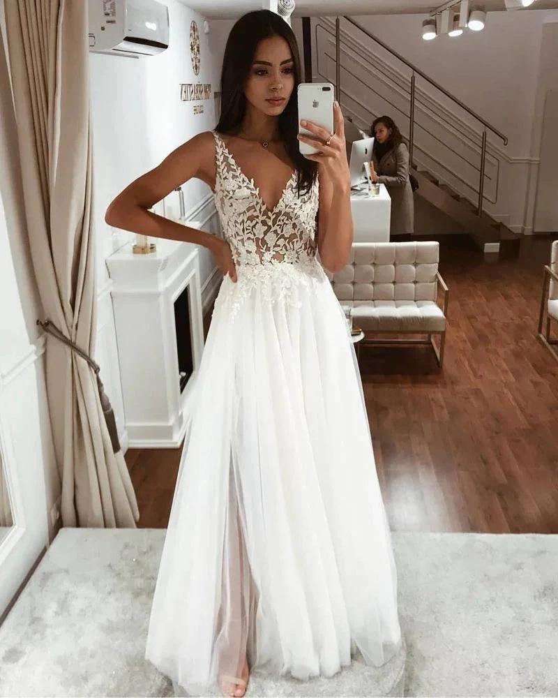 V-Neck Sleeveless Lace Tulle Beach Wedding Dress (ZD13821)