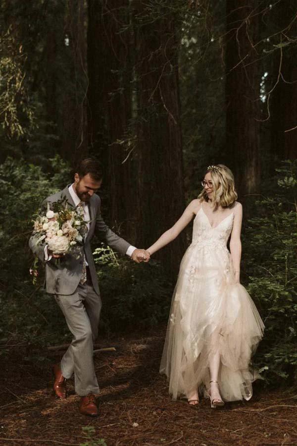V Neck Spaghetti Strap Wedding Dresses Bridal Dress Lace Applique (ZD15392)