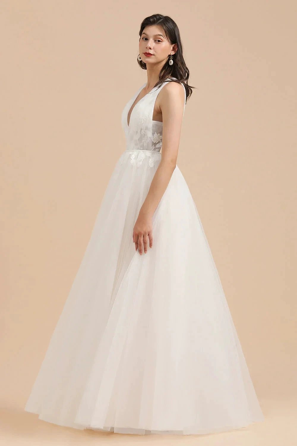 V-Neck Tulle Lace Appliques Simple Wedding Dress Garden Wedding Gowns Floor Length (ZD14764)