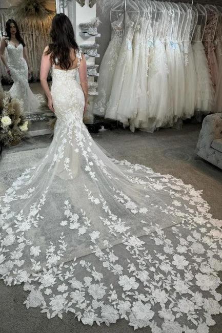 Vintage Column Lace V-Neck Sleeveless Ivory Wedding Dresses With Appliques Train (ZD15502) - VelvetHem