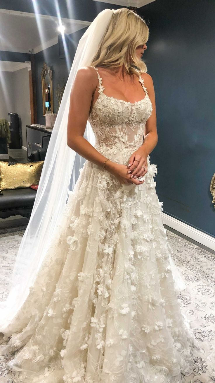 3D Flowers Appliques Long Wedding Dress Princess Bridal Gown fg7373 - VelvetHem