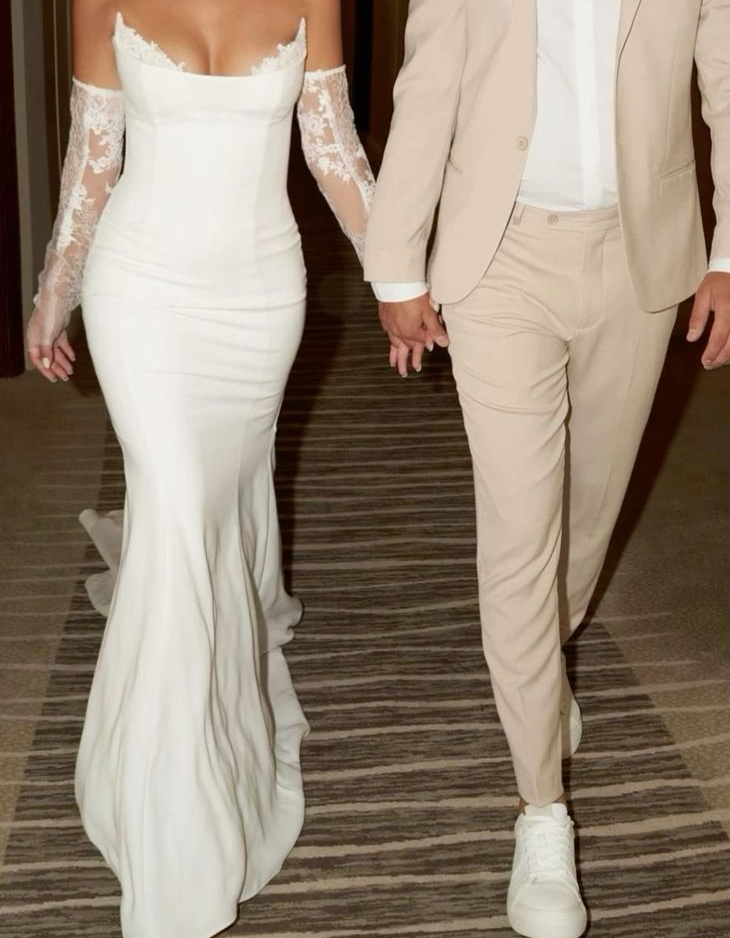 White Strapless Mermaid Long Elegant Wedding Dresses Princess Bridal Gown With Gloves fg7363 - View 2 | VelvetHem