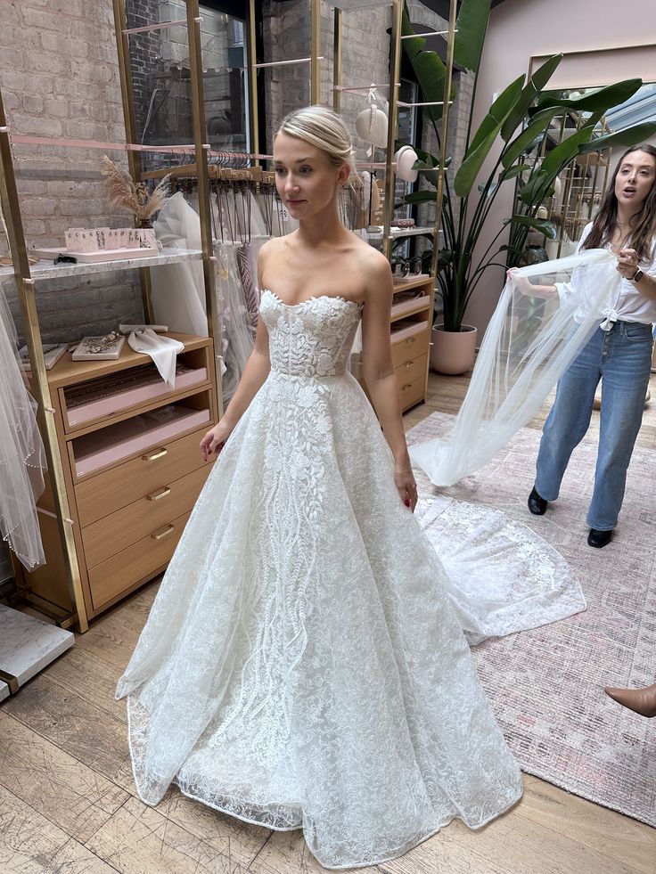 Vintage Strapless Lace Long Wedding Dresses Bridal Gown fg7069 - VelvetHem