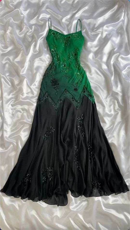 Charming Straps Beading Vintage Formal Long Prom Dress Evening Dress fg7118 - View 2 | VelvetHem