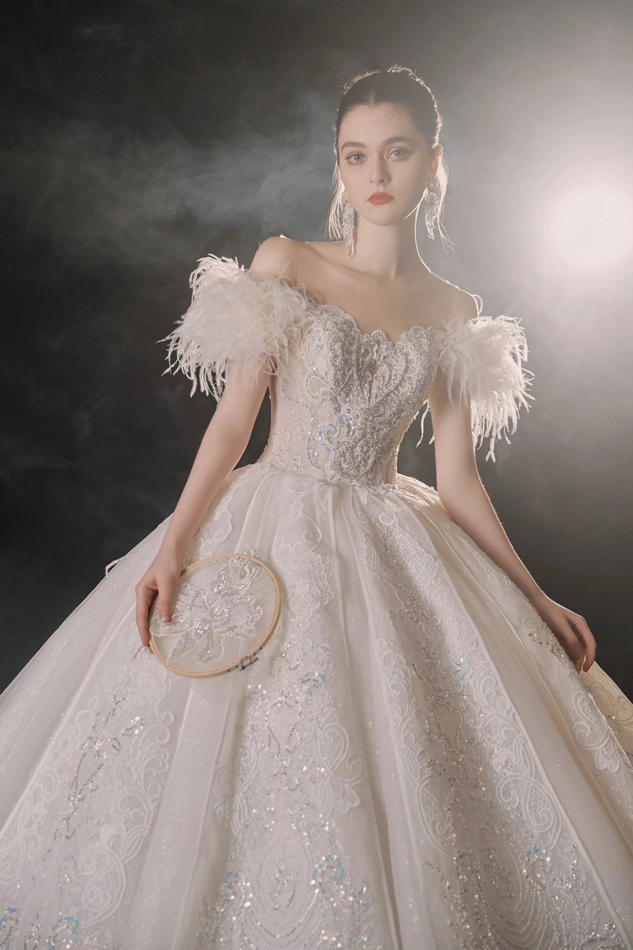 Luxurious Off-the-Shoulder Ball Gown Sweetheart Neckline Feather Trim Beaded Lace Wedding Dress with Glitter Train E-306 (ZD16884)