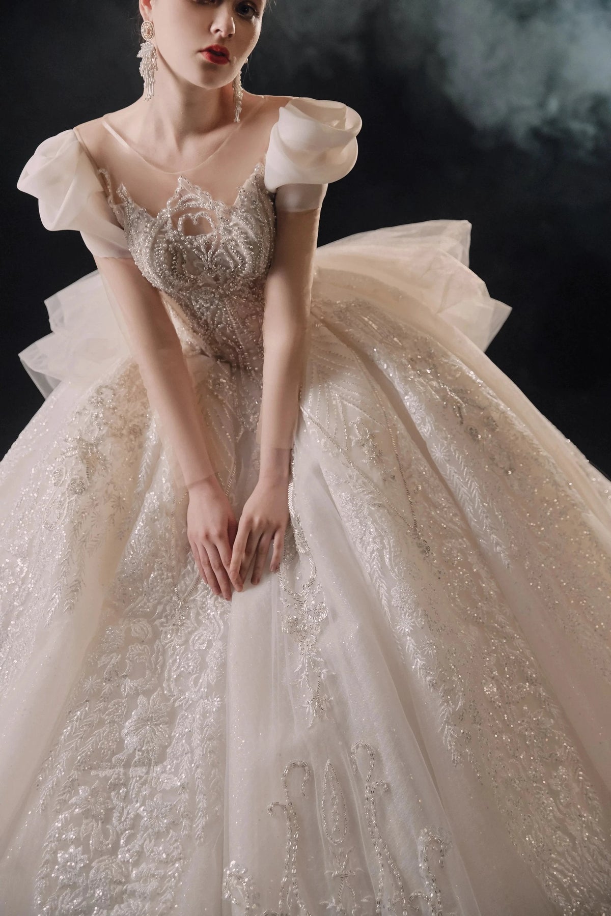 Gorgeous Puff-Sleeve Ball Gown Sweetheart Neckline Beaded Lace Wedding Dress with Ruffled Train E-309 (ZD16890)