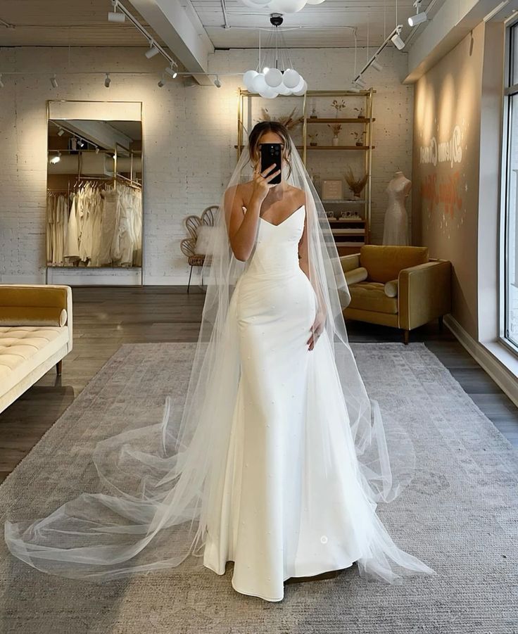 Mermaid Strapless White Satin Wedding Dresses with Pearls fg7309 - VelvetHem
