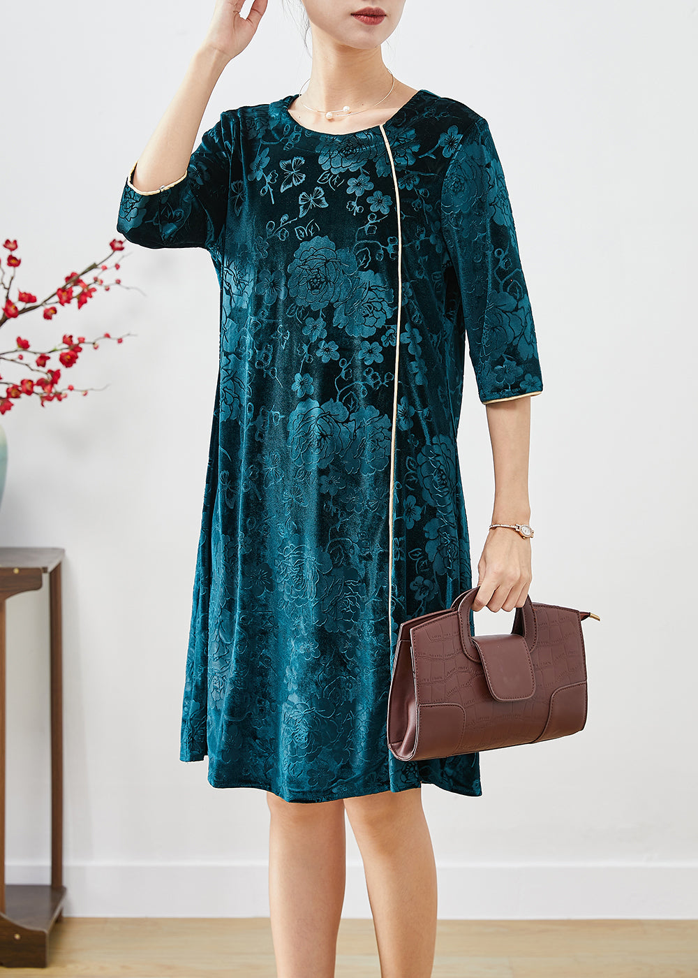 Effortlessly Elegant Dress with a Timeless Design