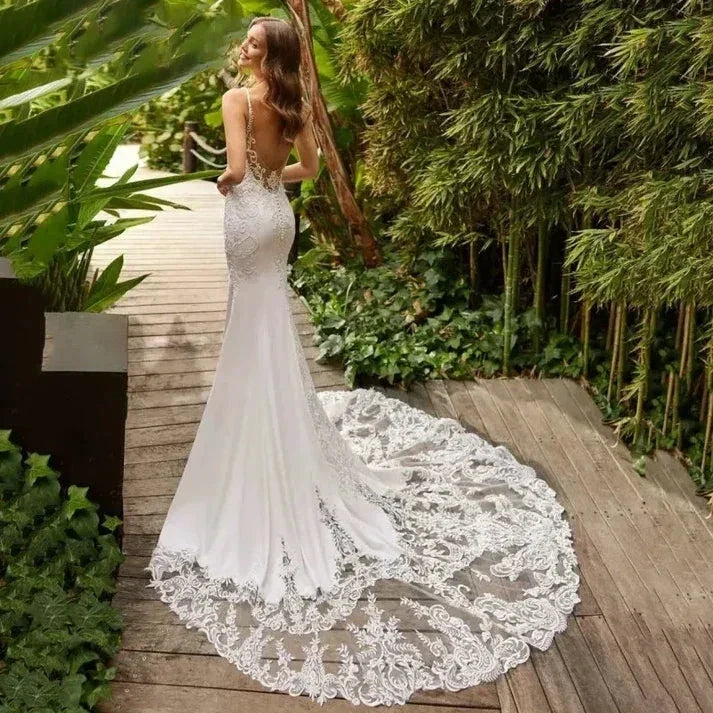 Elegant Mermaid Wedding Dresses White V-Neck Lace Open Back Spaghetti Straps Bridal Gown Sweep Train Vestidos De Novia (ZD13413)
