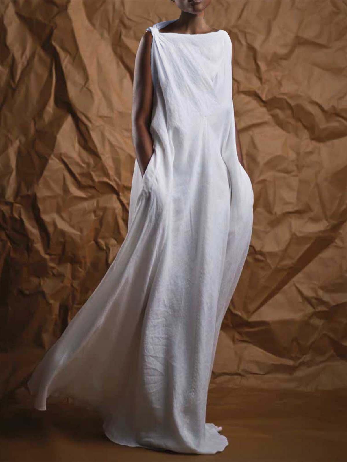 Beautifully Finished Dress in a Timeless Design