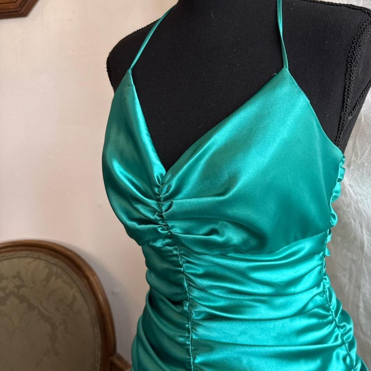 Classy Halter V Neck Green Satin Pleated Ruffles Birthday Outfits Formal Graduation Homecoming Dress