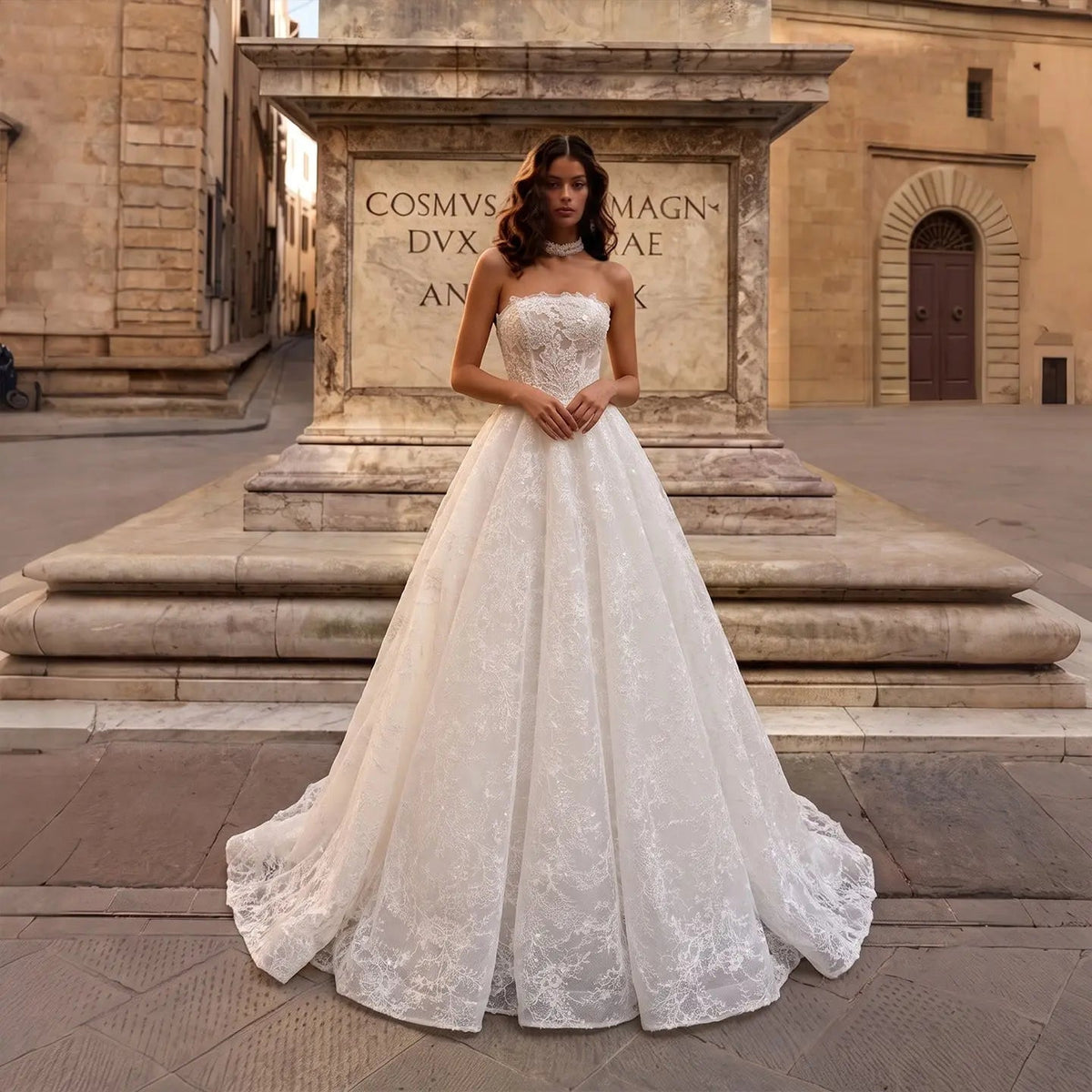 White Corset Strapless Lace Applique Tulle Bridal Ball Gown Wedding Dress ZP008