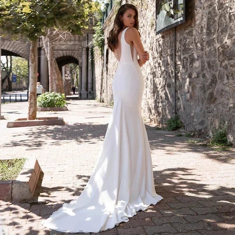 Simple And Elegant Mermaid Wedding Gauze V-Neck Sleeveless White Sweeping Train Satin Bride Gowns With Buttons Vestido De (ZD14142)