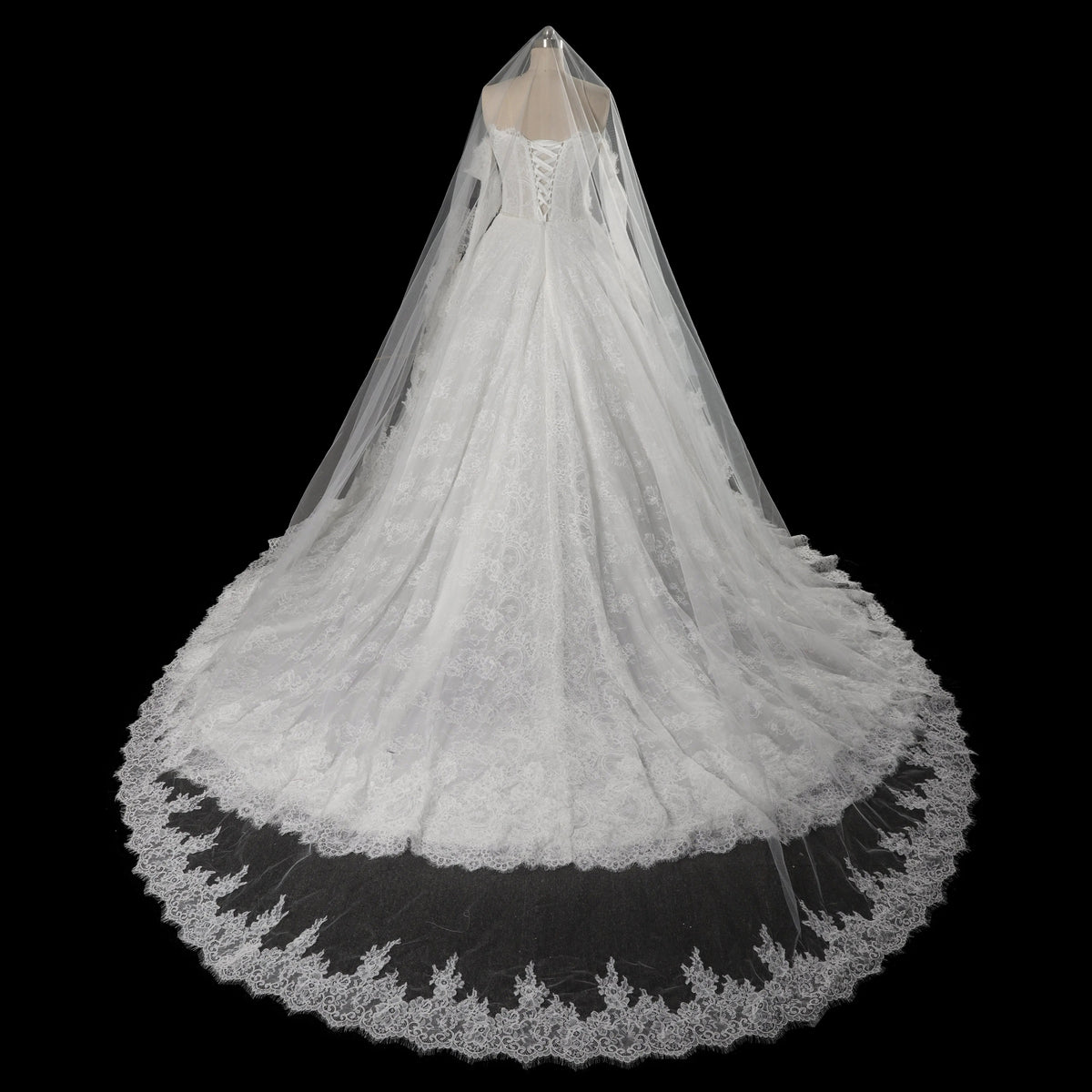 Off White Luxury Ball Gown Wedding Dress Beaded With Veil ZP035