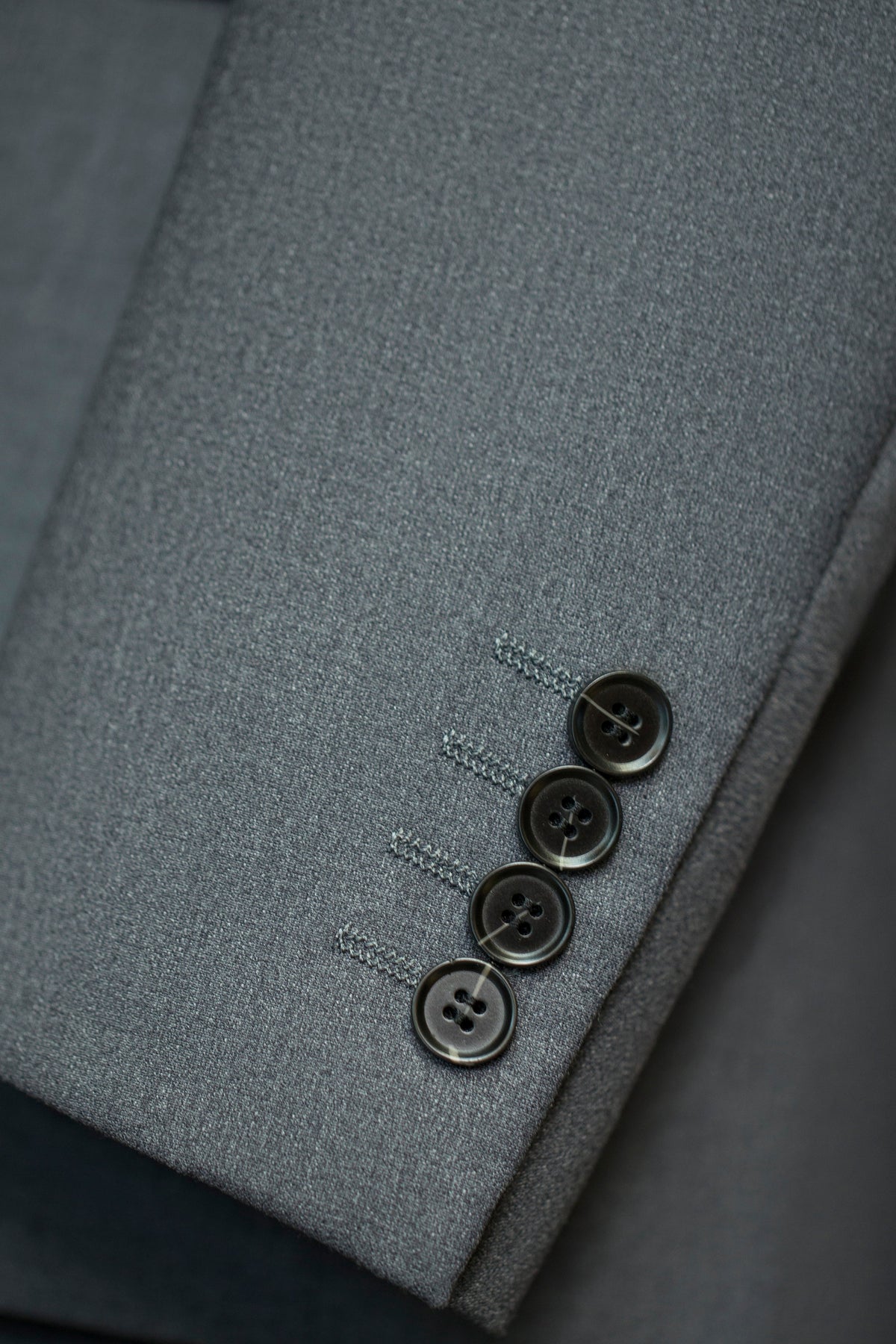 Solid Wool Three Piece Wedding Suit for Grooms and Groomsmen (ZD17106)