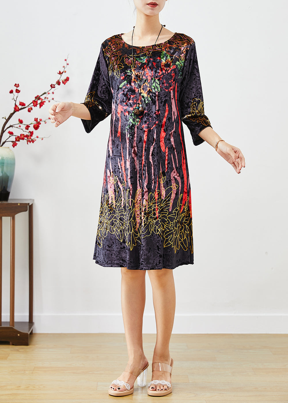 Beautifully Finished Dress in a Timeless Design
