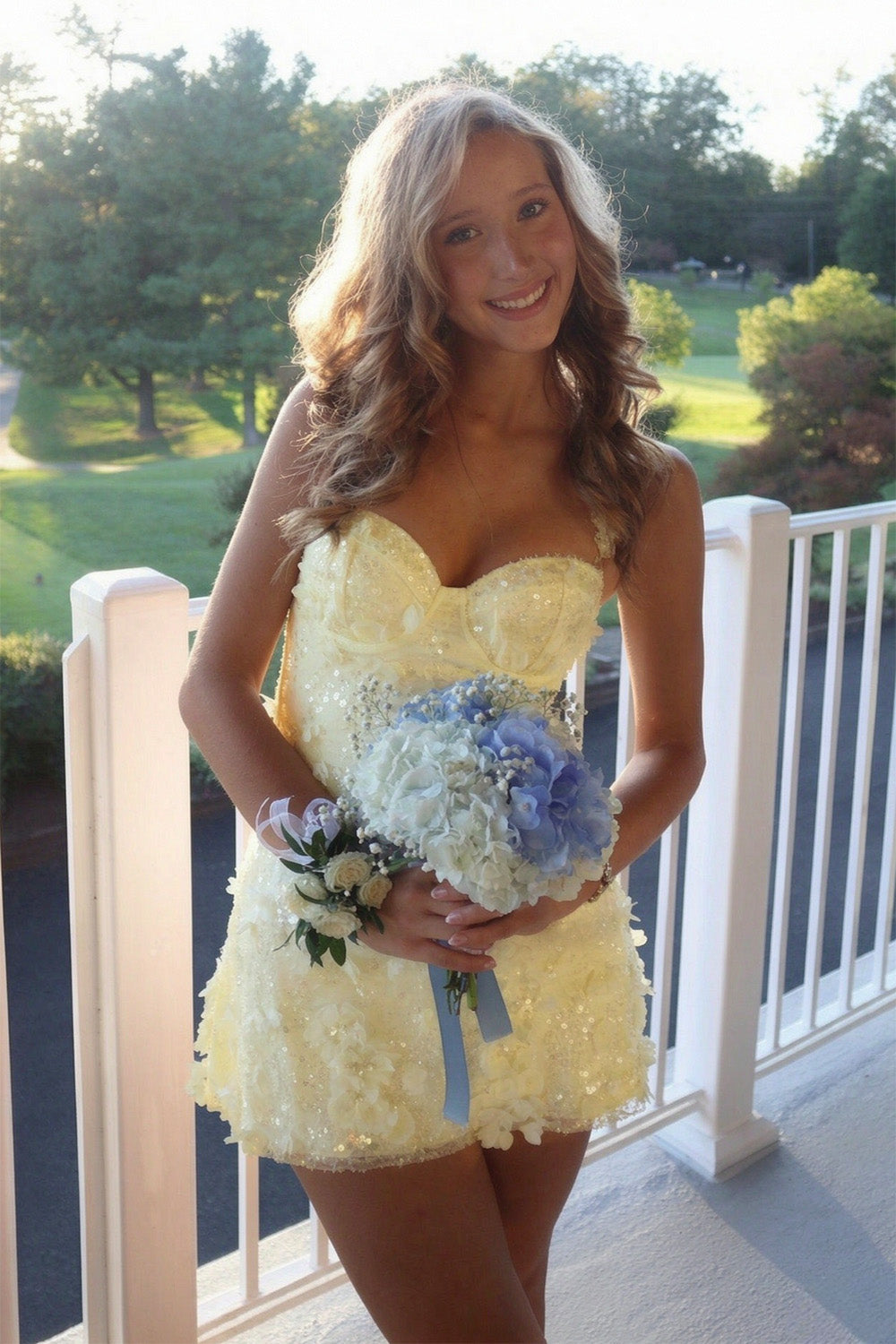 Glamorous A Line Sweetheart White Short Homecoming Dress with Appliques