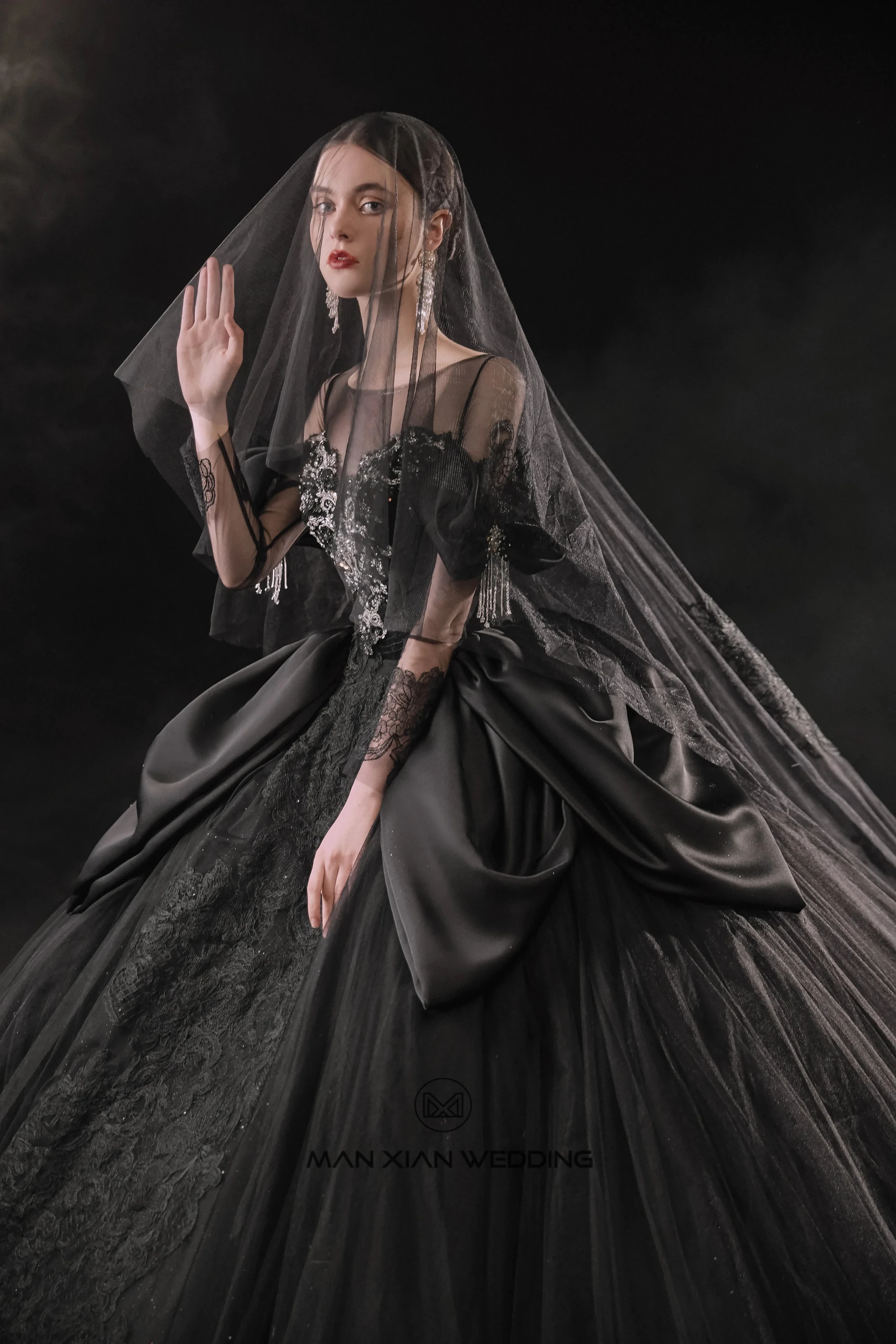 Dramatic Black Ball Gown Illusion Neckline Satin Puff Sleeve Beaded Lace Wedding Dress with Oversized Train E-305 (ZD16893)