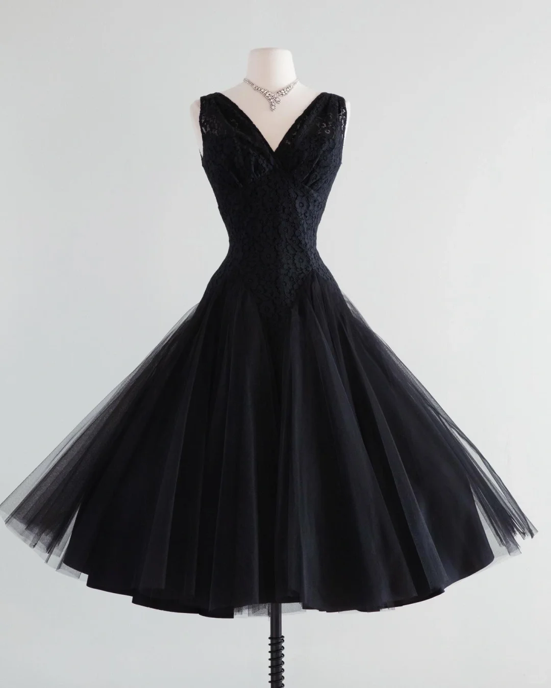 Classy V Neck Tulle Lace A Line Birthday Outfits Black Short 6th Grade Homecoming Dress - VelvetHem