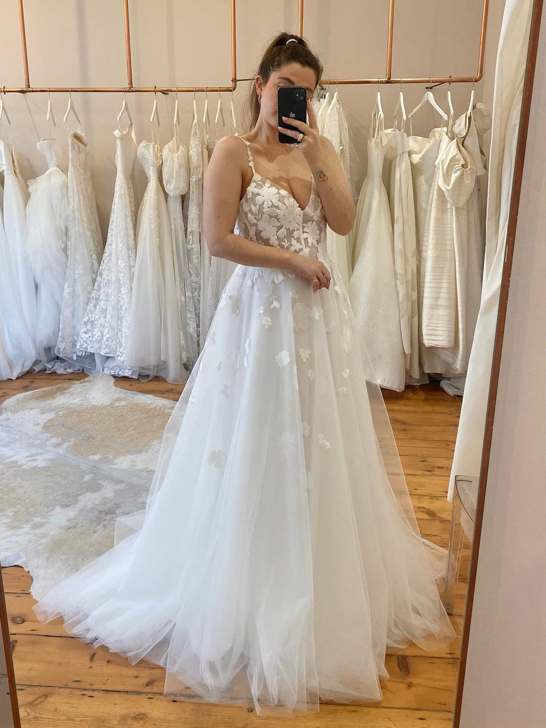 Flower Applique V‑Neck Spaghetti Straps Tulle A‑Line Bridal Gown