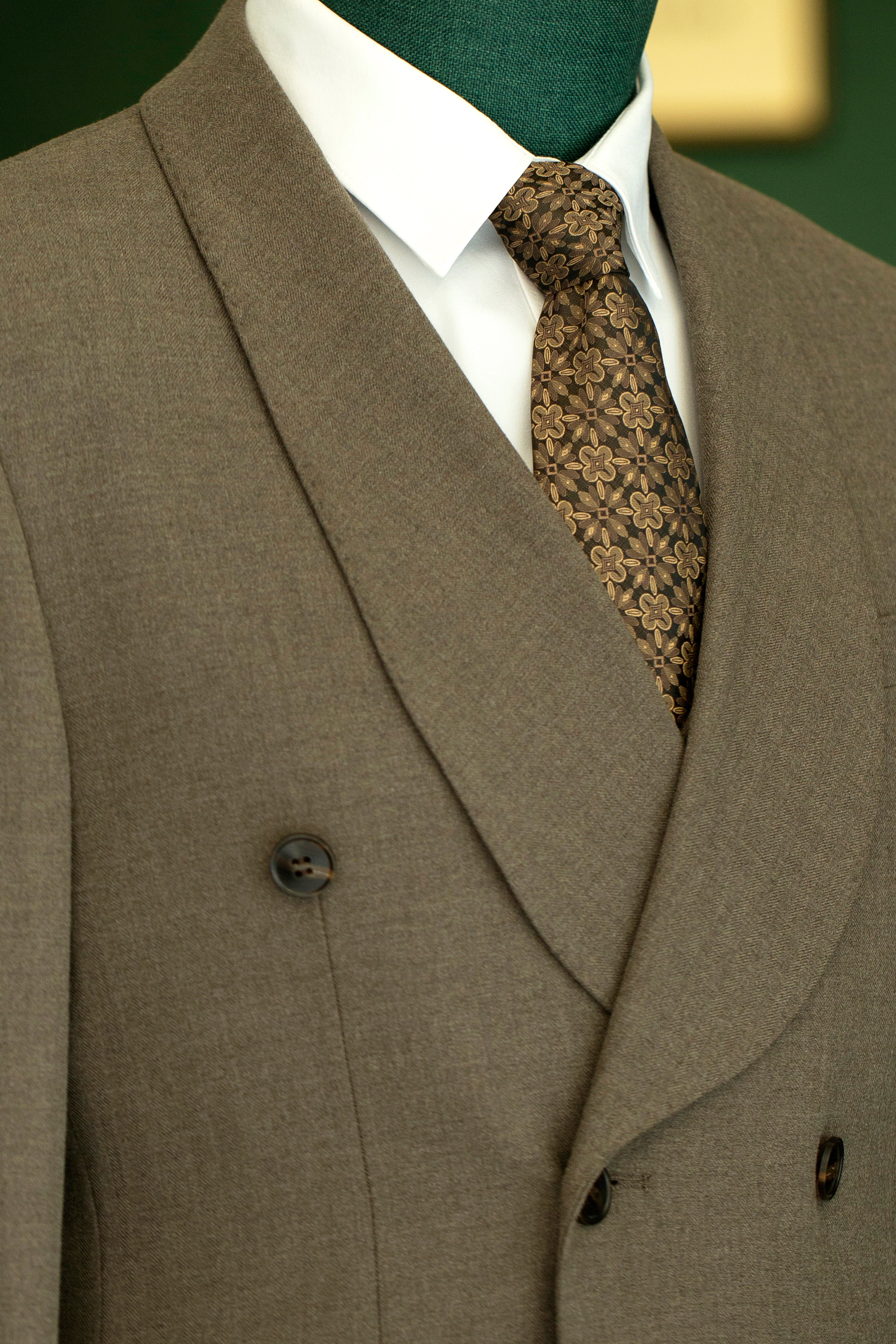 Taupe Wool Double Breasted 3 Piece Wedding Suit for Groom and Groomsmen (ZD17109)
