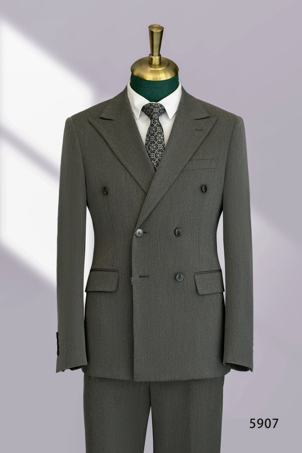 Charcoal Grey Wool Double-Breasted 3-Piece Wedding Suit | Tailored Groom & Groomsmen Attire by 男装