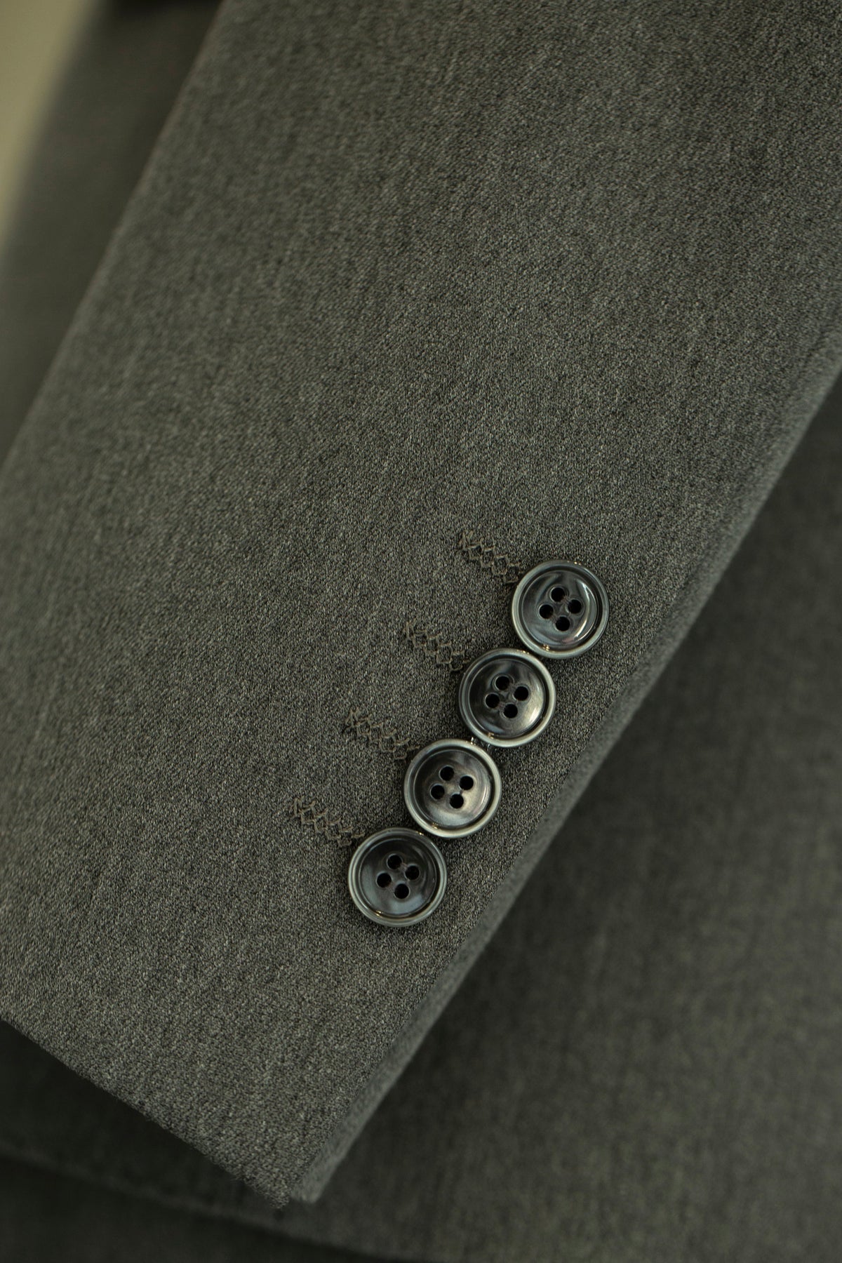 Charcoal Grey Wool Double Breasted 3 Piece Wedding Suit For Groom And Groomsmen (ZD17108)