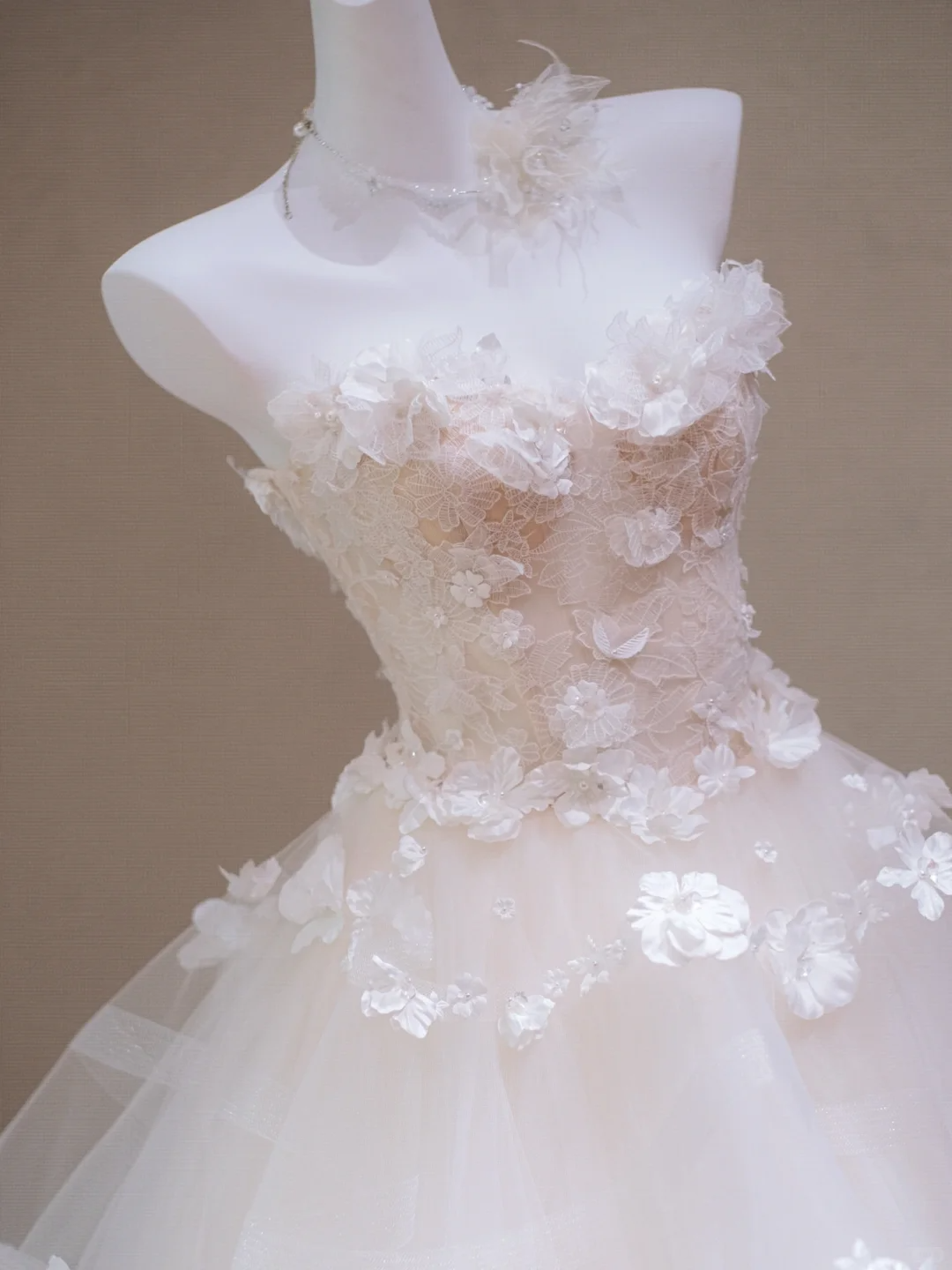 Beautiful Sweetheart Neck White Tulle Lace Appliques Long Wedding Dress Bridal Dress